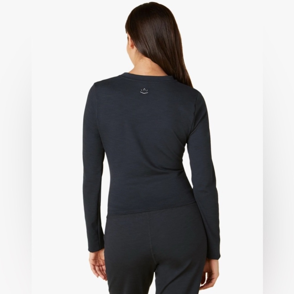 Beyond Yoga Heather Rib Groove Long Sleeve Twist Cropped Top Black Heather Sz M - Picture 2 of 16